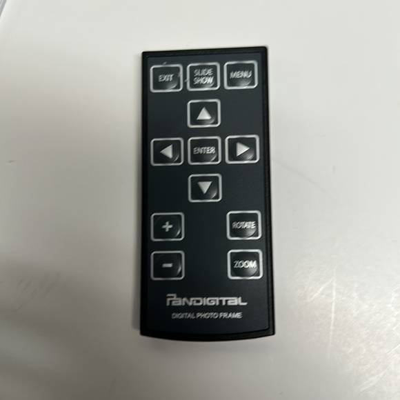 PANDIGITAL 7” PHOTO FRAME WITH REMOTE with battery. Also with electrical plug. - Picture 10 of 10